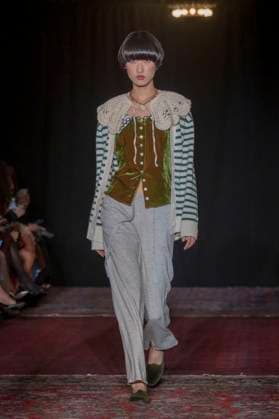 February 4, 2025, New York, United States: A model walks the runway for the Lingua Franca fashion show during February 2025 New York Fashion Week. New York United States - ZUMAs197 20250204_aaa_s197_424 Copyright: xRonxAdarx