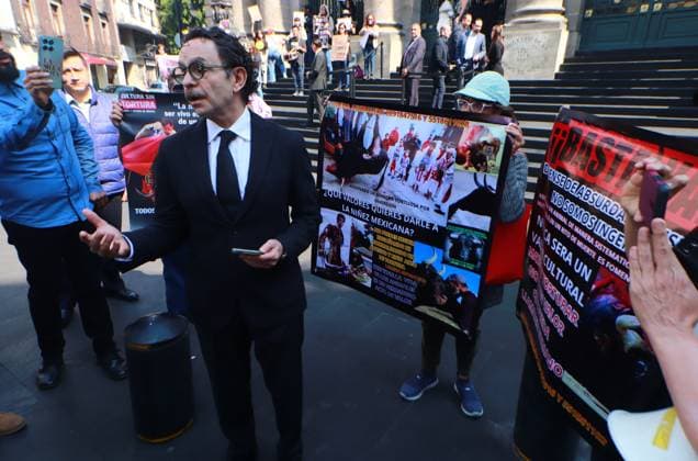 Former federal congressman, Gabriel Quadri, was confronted by animal rights activists outside the local Congress during a protest against the decision of the Secretary of Culture to include bullfighting to be considered cultural heritage. on February 5, 2025 in Mexico City, Mexico. Mexico City Mexico - ZUMAe321 20250205_zia_e321_004 Copyright: xCarlosxSantiagox