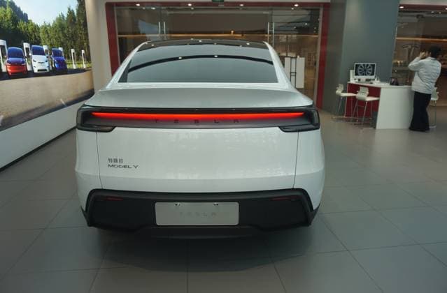 China, Neues Tesla Model Y in Hangzhou New Model Y HANGZHOU, CHINA - A new Model Y is displayed at a Tesla store in Hangzhou, Zhejiang province, China, February 6, 2025. Hangzhou Zhejiang China  Copyright: xCFOTOx i1738803324575