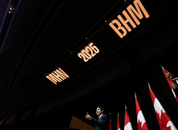News Bilder des Tages Kanada, Justin Trudeau Rede zum Black History Month in Gatineau February 5, 2025, Gatineau, Pq, CAN: A projection is seen on the ceiling of the Museum of History as Prime Minister Justin Trudeau delivers remarks at the Black History Month Reception in Gatineau, Que., on Wednesday, Feb. 5, 2025. Gatineau CAN  - ZUMAc35_ 20250205_zaf_c35_071 Copyright: xJustinxTangx
