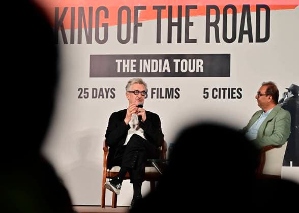 Bilder des Jahres 2025, Entertainment 02 Februar Entertainment Themen der Woche KW06 Entertainment Bilder des Tages MUMBAI, INDIA - FEBRUARY 6: Wim Wenders, German filmmaker and author, interacts with audience during masterclass at Regal Theatre on February 6, 2025 in Mumbai, India. (Photo by Anshuman Poyrekar Hindustan Times) German Auteur Wim Wenders On His Maiden King Of The Road The India Tour --