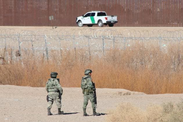 (250207) -- MEXICO CITY, Feb. 7, 2025 -- Soldiers of the Mexican Army are on duty on the border between Mexico and the United States, in Ciudad Juarez, state of Chihuahua, Mexico, on Feb. 6, 2025. Mexican President Claudia Sheinbaum confirmed on Tuesday that 10,000 National Guard troops have begun deployment along the 3,200-km border with the United States. Bolstering border security was part of an agreement reached a day earlier with her U.S. counterpart, Donald Trump, to combat fentanyl trafficking and curb illegal migration. (Photo by Xinhua) SpotNews Mexican president confirms troops deployment along U.S. border after talks with Trump LuisxPerea 