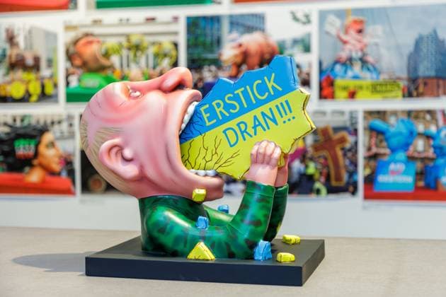 07.02.2025. Düsseldorf. Das Stadtmuseum Düsseldorf präsentiert eine einzigartige Retrospektive des Düsseldorfer Künstlers Jacques Tilly. Die Ausstellung Jacques Tilly. Freigeist - 200 Jahre Comitee Düsseldorfer Carneval e. V. bietet einen umfassenden Einblick in das Werk des renommierten Karnevalskünstlers und Satirikers, der mit seinen Karnevalswagen weit über Düsseldorf hinaus bekannt wurde. Düsseldorf Stadtmuseum Nordrhein-Westfalen Deutschland *** 07 02 2025 Düsseldorf The Stadtmuseum Düsseldorf presents a unique retrospective of the Düsseldorf artist Jacques Tilly The exhibition Jacques Tilly Freigeist 200 Jahre Comitee Düsseldorfer Carneval e V offers a comprehensive insight into the work of the renowned carnival artist and satirist