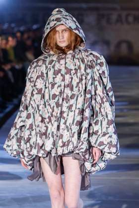 Défilé de mode Collina Strada collection automne hiver 2025 2026 lors de la Fashion Week de New York Défilé de mode Collina Strada collection automne hiver 2025 2026 lors de la Fashion Week de New York City, NY, Etats Unis, le 7 février 2025 Runway TCollina Strada Fall RTW 2025 fashion show as part of New York Fashion Week on February 07, 2025 in New York, New York New York Etats Unis  Copyright: xAgencex xBestimagexAgencex xBestimagex