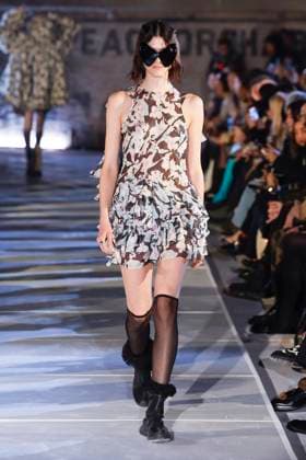 Défilé de mode Collina Strada collection automne hiver 2025 2026 lors de la Fashion Week de New York Défilé de mode Collina Strada collection automne hiver 2025 2026 lors de la Fashion Week de New York City, NY, Etats Unis, le 7 février 2025 Runway TCollina Strada Fall RTW 2025 fashion show as part of New York Fashion Week on February 07, 2025 in New York, New York New York Etats Unis  Copyright: xAgencex xBestimagexAgencex xBestimagex