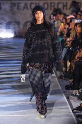 Défilé de mode Collina Strada collection automne hiver 2025 2026 lors de la Fashion Week de New York Défilé de mode Collina Strada collection automne hiver 2025 2026 lors de la Fashion Week de New York City, NY, Etats Unis, le 7 février 2025 Runway TCollina Strada Fall RTW 2025 fashion show as part of New York Fashion Week on February 07, 2025 in New York, New York New York Etats Unis  Copyright: xAgencex xBestimagexAgencex xBestimagex