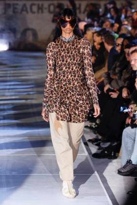 Défilé de mode Collina Strada collection automne hiver 2025 2026 lors de la Fashion Week de New York Défilé de mode Collina Strada collection automne hiver 2025 2026 lors de la Fashion Week de New York City, NY, Etats Unis, le 7 février 2025 Runway TCollina Strada Fall RTW 2025 fashion show as part of New York Fashion Week on February 07, 2025 in New York, New York New York Etats Unis  Copyright: xAgencex xBestimagexAgencex xBestimagex