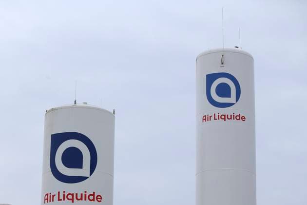Zwei Gasspeicher mit Logo von Air Liquide sind zu sehen am 07. Februar 2025 in Krefeld, Deutschland. (Foto von Oliver Kaelke DeFodi Images) +++ Two gas storage tanks with the Air Liquide logo can be seen on February 7, 2025 in Krefeld, Germany. (Photo by Oliver Kaelke DeFodi Images) Defodi-678_678_2025_02_07_OK_Stock_0026