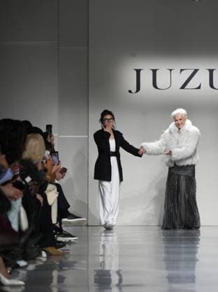 February 7, 2025, New York, New York, USA: TAORAY WANG and MAYE MUSK (Elon MuskÃ¢â‚¬â ¢s mother) in the Juzui FW25 Runway Show during New York Fashion Week,.The Glasshouse, NYC.February 7, 2025 . New York USA - ZUMAms4_ 20250207_faf_ms4_006 Copyright: xSoniaxMoskowitzxGordonx