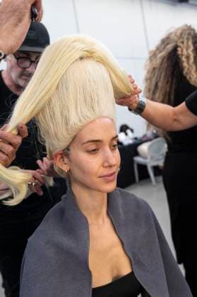 February 7, 2025, New York, New York, USA: Model prepares backstage for Christian Cowan show at New York Fashion Week Fall Winter 2025 at Glasshouse in New York on February 7, 2025. New collection by designer Cowan was inspired and is tribute to Abbie McLaughlin who passed away in 2024. New York USA - ZUMAr339 20250207_znp_r339_164 Copyright: xLevxRadinx