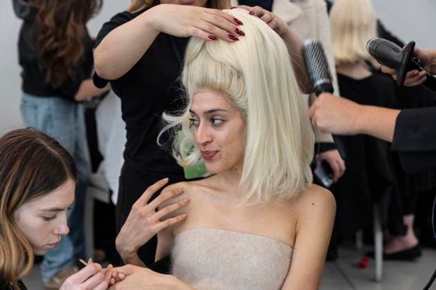 February 7, 2025, New York, New York, USA: Model prepares backstage for Christian Cowan show at New York Fashion Week Fall Winter 2025 at Glasshouse in New York on February 7, 2025. New collection by designer Cowan was inspired and is tribute to Abbie McLaughlin who passed away in 2024. New York USA - ZUMAr339 20250207_znp_r339_172 Copyright: xLevxRadinx