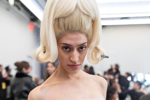 February 7, 2025, New York, New York, USA: Model prepares backstage for Christian Cowan show at New York Fashion Week Fall Winter 2025 at Glasshouse in New York on February 7, 2025. New collection by designer Cowan was inspired and is tribute to Abbie McLaughlin who passed away in 2024. New York USA - ZUMAr339 20250207_znp_r339_179 Copyright: xLevxRadinx