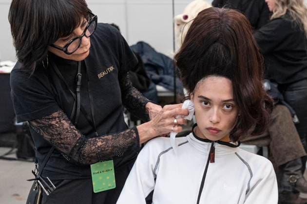 February 7, 2025, New York, New York, USA: Model prepares backstage for Christian Cowan show at New York Fashion Week Fall Winter 2025 at Glasshouse in New York on February 7, 2025. New collection by designer Cowan was inspired and is tribute to Abbie McLaughlin who passed away in 2024. New York USA - ZUMAr339 20250207_znp_r339_183 Copyright: xLevxRadinx