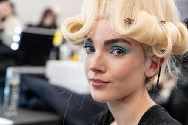 February 7, 2025, New York, New York, USA: Model prepares backstage for Christian Cowan show at New York Fashion Week Fall Winter 2025 at Glasshouse in New York on February 7, 2025. New collection by designer Cowan was inspired and is tribute to Abbie McLaughlin who passed away in 2024. New York USA - ZUMAr339 20250207_znp_r339_186 Copyright: xLevxRadinx