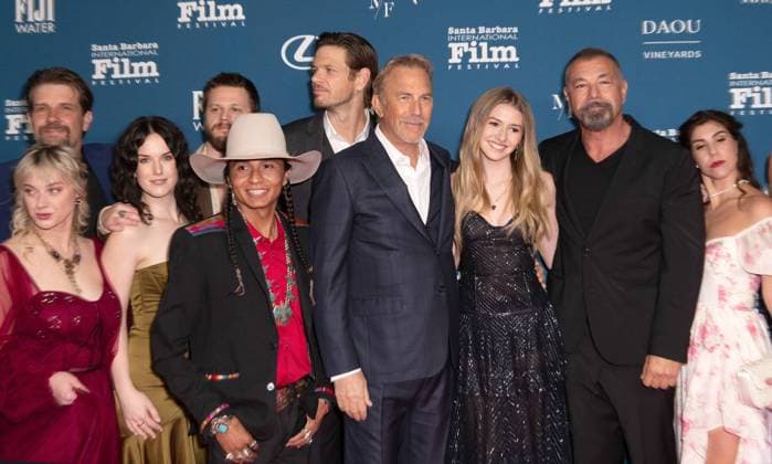 Bilder des Jahres 2025, Entertainment 02 Februar Entertainment Themen der Woche KW06 Entertainment Bilder des Tages 40th Santa Barbara International Film Festival - Horizon: An American Saga - Chapter 2 Premiere The Arlington Theatre Featuring: Kevin Costner, Cast and Crew Where: Los Angeles, California, United States When: 07 Feb 2025 Credit: Faye s Vision Cover Images EDITORIAL USE ONLY. NOT FOR USE BY NEWSPAPERS BASED IN THE UK. Copyright: xx coverimg54494977