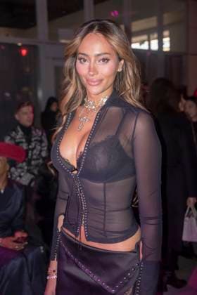 Christian cowan - front row and backstage - february 2025 new york fashion week (new) christian cowan - fashion show - february 2025 new york fashion week. February 07, 2025, new york, new york, usa: a guest attends the christian cowan show during february 2025 new york fashion week at the glasshouse on february 07, 2025 in new york city. (credit: m10s thenews2) (Foto: M10s Thenews2 imago images) Christian cowan - front row and backstage - february 2025 new york fashion week  Copyright: xRonxAdarx