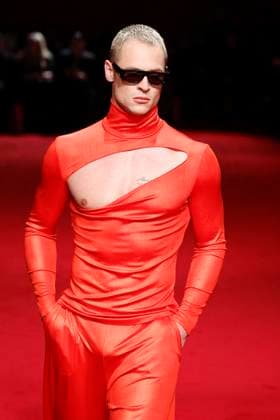 Défilé Christian Siriano automne hiver 2025 pendant la semaine de la mode à New York A model wearing an original creation from the womenswear winter 2025 collections in New York from the house of Christian Siriano on february 6, 2025 Etats Unis  Copyright: xAgencex xBestimagexAgencex xBestimagex