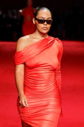 Défilé Christian Siriano automne hiver 2025 pendant la semaine de la mode à New York A model wearing an original creation from the womenswear winter 2025 collections in New York from the house of Christian Siriano on february 6, 2025 Etats Unis  Copyright: xAgencex xBestimagexAgencex xBestimagex