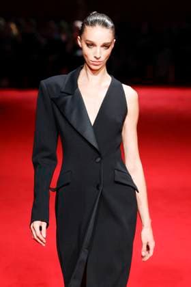 Défilé Christian Siriano automne hiver 2025 pendant la semaine de la mode à New York A model wearing an original creation from the womenswear winter 2025 collections in New York from the house of Christian Siriano on february 6, 2025 Etats Unis  Copyright: xAgencex xBestimagexAgencex xBestimagex