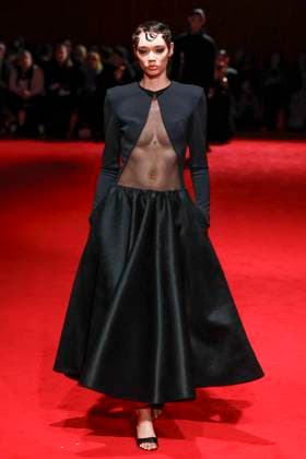 Défilé Christian Siriano automne hiver 2025 pendant la semaine de la mode à New York A model wearing an original creation from the womenswear winter 2025 collections in New York from the house of Christian Siriano on february 6, 2025 Etats Unis  Copyright: xAgencex xBestimagexAgencex xBestimagex