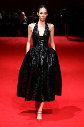 Défilé Christian Siriano automne hiver 2025 pendant la semaine de la mode à New York A model wearing an original creation from the womenswear winter 2025 collections in New York from the house of Christian Siriano on february 6, 2025 Etats Unis  Copyright: xAgencex xBestimagexAgencex xBestimagex