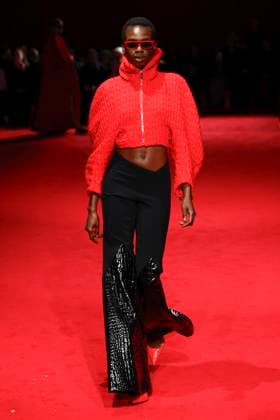 Défilé Christian Siriano automne hiver 2025 pendant la semaine de la mode à New York A model wearing an original creation from the womenswear winter 2025 collections in New York from the house of Christian Siriano on february 6, 2025 Etats Unis  Copyright: xAgencex xBestimagexAgencex xBestimagex