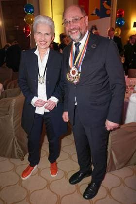 75. Verleihung des Ordens WIDER DEN TIERISCHEN ERNST in Aachen Marie-Agnes Strack-Zimmermann gemeinsam mit Martin Schulz bei der 75. Verleihung des Ordens WIDER DEN TIERISCHEN ERNST , Aachen, 08.02.2025 Aachen NRW Deutschland