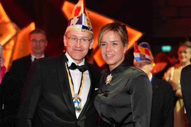 75. Verleihung des Ordens WIDER DEN TIERISCHEN ERNST in Aachen Daniel Guenther gemeinsam mit Mona Neubaur bei der 75. Verleihung des Ordens WIDER DEN TIERISCHEN ERNST , Aachen, 08.02.2025 Aachen NRW Deutschland