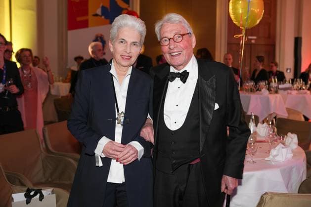 75. Verleihung des Ordens WIDER DEN TIERISCHEN ERNST in Aachen Marie-Agnes Strack-Zimmermann gemeinsam mit ihrem Ehemann Horst Strack-Zimmermann bei der 75. Verleihung des Ordens WIDER DEN TIERISCHEN ERNST , Aachen, 08.02.2025 Aachen NRW Deutschland