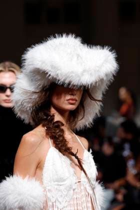 Kim Shui Ready to wear fall winter 2025 26 NEW YORK February 2025 Kim Shui Ready to wear fall winter 2025 26 NEW YORK February 2025, Credit:Zeppelin Avalon  Copyright: xZeppelinx xAvalonx 0961294438