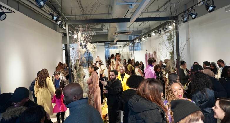 Nyfw-chuks collins fall winter 2025. (new) nyfw-chuks collins fall winter 2025. February 8, 2025, new york, usa: chuks collins presents his collection mycelium whispers the good fungi in collaboration with lush decor and exclusively sold on amazon. The collection invites you to experience a journey of transformation inspired by the regenerative power of mushrooms and the intricate beauty of mycelium networks. Mandatory credit: niyi fote thenews2 (Foto: Niyi Fote Thenews2 imago images) Nyfw-chuks collins fall winter 2025.  Copyright: xNiyixFotex