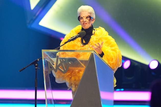 75. Verleihung des Ordens WIDER DEN TIERISCHEN ERNST in Aachen Marie-Agnes Strack-Zimmermann als Iris Apfel bei ihrem Auftritt bei der 75. Verleihung des Ordens WIDER DEN TIERISCHEN ERNST im Aachener Eurogress, Aachen, 08.02.2025 Aachen NRW Deutschland