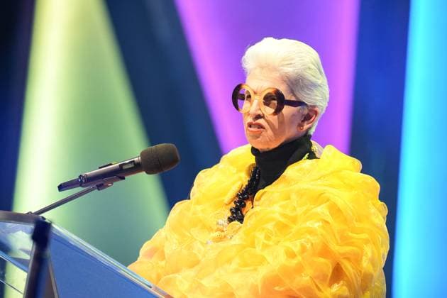 75. Verleihung des Ordens WIDER DEN TIERISCHEN ERNST in Aachen Marie-Agnes Strack-Zimmermann als Iris Apfel bei ihrem Auftritt bei der 75. Verleihung des Ordens WIDER DEN TIERISCHEN ERNST im Aachener Eurogress, Aachen, 08.02.2025 Aachen NRW Deutschland