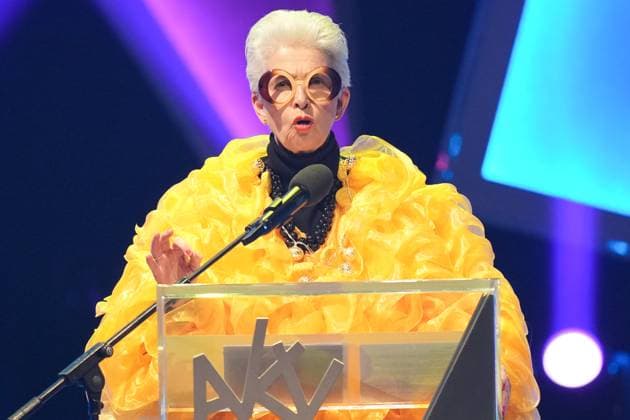 75. Verleihung des Ordens WIDER DEN TIERISCHEN ERNST in Aachen Marie-Agnes Strack-Zimmermann als Iris Apfel bei ihrem Auftritt bei der 75. Verleihung des Ordens WIDER DEN TIERISCHEN ERNST im Aachener Eurogress, Aachen, 08.02.2025 Aachen NRW Deutschland