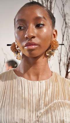 Nyfw-chuks collins fall winter 2025. (new) nyfw-chuks collins fall winter 2025. February 8, 2025, new york, usa: chuks collins presents his collection mycelium whispers the good fungi in collaboration with lush decor and exclusively sold on amazon. The collection invites you to experience a journey of transformation inspired by the regenerative power of mushrooms and the intricate beauty of mycelium networks. Mandatory credit: niyi fote thenews2 (Foto: Niyi Fote Thenews2 imago images) Nyfw-chuks collins fall winter 2025.  Copyright: xNiyixFotex