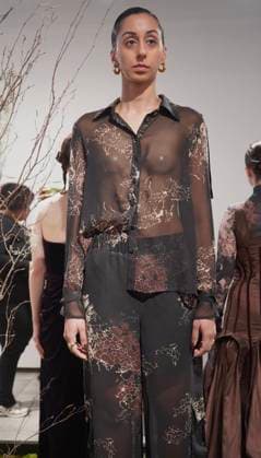 Nyfw-chuks collins fall winter 2025. (new) nyfw-chuks collins fall winter 2025. February 8, 2025, new york, usa: chuks collins presents his collection mycelium whispers the good fungi in collaboration with lush decor and exclusively sold on amazon. The collection invites you to experience a journey of transformation inspired by the regenerative power of mushrooms and the intricate beauty of mycelium networks. Mandatory credit: niyi fote thenews2 (Foto: Niyi Fote Thenews2 imago images) Nyfw-chuks collins fall winter 2025.  Copyright: xNiyixFotex