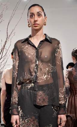 Nyfw-chuks collins fall winter 2025. (new) nyfw-chuks collins fall winter 2025. February 8, 2025, new york, usa: chuks collins presents his collection mycelium whispers the good fungi in collaboration with lush decor and exclusively sold on amazon. The collection invites you to experience a journey of transformation inspired by the regenerative power of mushrooms and the intricate beauty of mycelium networks. Mandatory credit: niyi fote thenews2 (Foto: Niyi Fote Thenews2 imago images) Nyfw-chuks collins fall winter 2025.  Copyright: xNiyixFotex