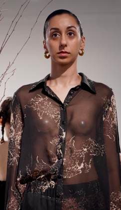 Nyfw-chuks collins fall winter 2025. (new) nyfw-chuks collins fall winter 2025. February 8, 2025, new york, usa: chuks collins presents his collection mycelium whispers the good fungi in collaboration with lush decor and exclusively sold on amazon. The collection invites you to experience a journey of transformation inspired by the regenerative power of mushrooms and the intricate beauty of mycelium networks. Mandatory credit: niyi fote thenews2 (Foto: Niyi Fote Thenews2 imago images) Nyfw-chuks collins fall winter 2025.  Copyright: xNiyixFotex