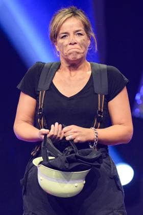75. Verleihung des Ordens WIDER DEN TIERISCHEN ERNST in Aachen NRW Wirtschaftsministerin Mona Neubaur im Portrait bei ihrem Auftritt als Feuerwehrfrau bei der 75. Verleihung des Ordens WIDER DEN TIERISCHEN ERNST im Aachener Eurogress, Aachen, 08.02.2025 Aachen NRW Deutschland