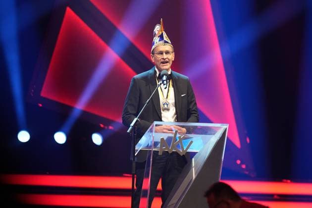 75. Verleihung des Ordens WIDER DEN TIERISCHEN ERNST in Aachen Ministerpraesident Daniel Guenther bei seiner Rede und Laudatio auf Lars Klingbeil bei der 75. Verleihung des Ordens WIDER DEN TIERISCHEN ERNST im Aachener Eurogress, Aachen, 08.02.2025 Aachen NRW Deutschland