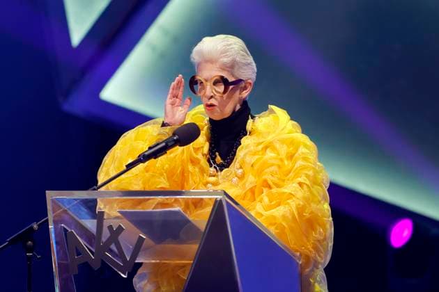 Politikerin Marie-Agnes Strack-Zimmermann (FDP) verkleidet als Iris Apfel bei ihrer Rede bei der 75. Verleihung des Ordens Wider den tierischen Ernst durch den Aachener Karnevalsverein (AKV) im Eurogress. Der Aachener Karnevalsverein will damit Persönlichkeiten ehren, die Humor und Menschlichkeit im Amt beweisen. Aachen, 08.02.2025 NRW Deutschland Copyright: xChristophxHardtx