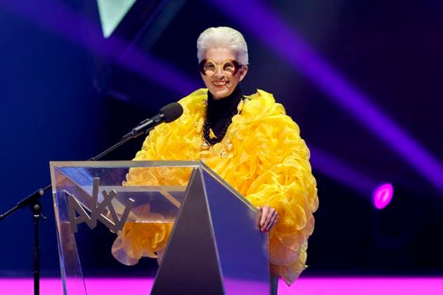 Politikerin Marie-Agnes Strack-Zimmermann (FDP) verkleidet als Iris Apfel bei ihrer Rede bei der 75. Verleihung des Ordens Wider den tierischen Ernst durch den Aachener Karnevalsverein (AKV) im Eurogress. Der Aachener Karnevalsverein will damit Persönlichkeiten ehren, die Humor und Menschlichkeit im Amt beweisen. Aachen, 08.02.2025 NRW Deutschland Copyright: xChristophxHardtx