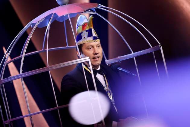 Politiker Lars Klingbeil (SPD) bei seiner Rede im Narrenkäfig als neuer Ritter bei der 75. Verleihung des Ordens Wider den tierischen Ernst durch den Aachener Karnevalsverein (AKV) im Eurogress. Der Aachener Karnevalsverein will damit Persönlichkeiten ehren, die Humor und Menschlichkeit im Amt beweisen. Aachen, 08.02.2025 NRW Deutschland Copyright: xChristophxHardtx