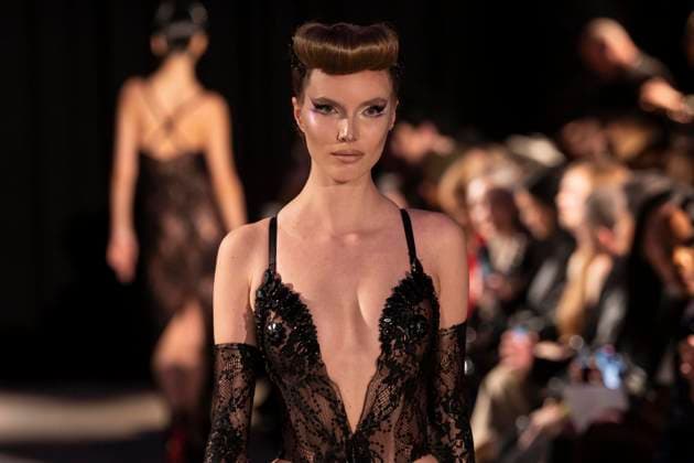 February 8, 2025, New York, New York, USA: Model walks runway for The Blonds show during New York Fashion Week Fall Winter 2025 at The FiDi Banking Hall in New York on February 8, 2025 New York USA - ZUMAr339 20250208_znp_r339_065 Copyright: xLevxRadinx