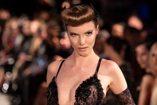 February 8, 2025, New York, New York, USA: Model walks runway for The Blonds show during New York Fashion Week Fall Winter 2025 at The FiDi Banking Hall in New York on February 8, 2025 New York USA - ZUMAr339 20250208_znp_r339_066 Copyright: xLevxRadinx