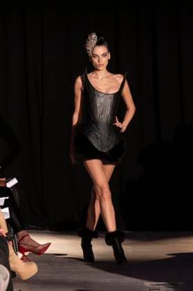 February 8, 2025, New York, New York, USA: Model walks runway for The Blonds show during New York Fashion Week Fall Winter 2025 at The FiDi Banking Hall in New York on February 8, 2025 New York USA - ZUMAr339 20250208_znp_r339_071 Copyright: xLevxRadinx