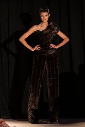February 8, 2025, New York, New York, USA: Model walks runway for The Blonds show during New York Fashion Week Fall Winter 2025 at The FiDi Banking Hall in New York on February 8, 2025 New York USA - ZUMAr339 20250208_znp_r339_080 Copyright: xLevxRadinx