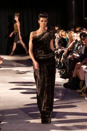 February 8, 2025, New York, New York, USA: Model walks runway for The Blonds show during New York Fashion Week Fall Winter 2025 at The FiDi Banking Hall in New York on February 8, 2025 New York USA - ZUMAr339 20250208_znp_r339_081 Copyright: xLevxRadinx