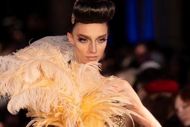 February 8, 2025, New York, New York, USA: Model walks runway for The Blonds show during New York Fashion Week Fall Winter 2025 at The FiDi Banking Hall in New York on February 8, 2025 New York USA - ZUMAr339 20250208_znp_r339_100 Copyright: xLevxRadinx
