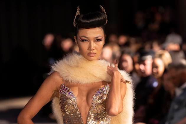 February 8, 2025, New York, New York, USA: Model walks runway for The Blonds show during New York Fashion Week Fall Winter 2025 at The FiDi Banking Hall in New York on February 8, 2025 New York USA - ZUMAr339 20250208_znp_r339_105 Copyright: xLevxRadinx